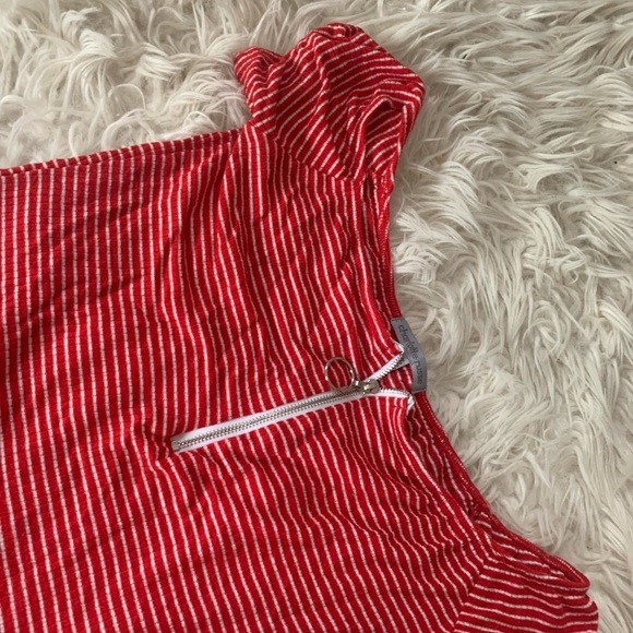 CHARLOTTE RUSSE red and white striped off the shoulder zipper detail croptop - Picture 4 of 5